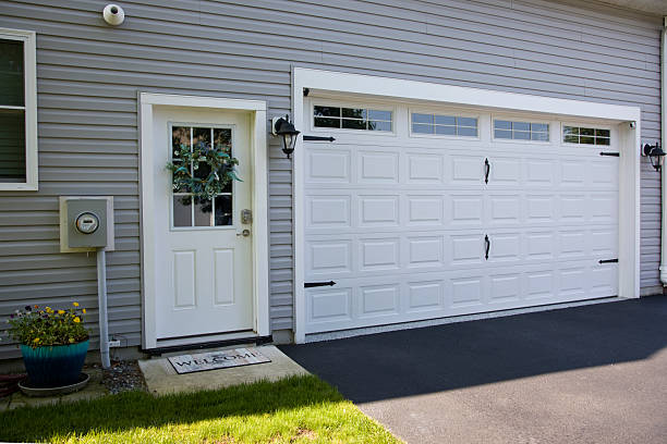 24/7 Emergency Garage Door Panel Replacement experts in Chippewa County County, MN